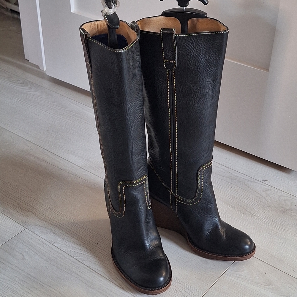 FRYE CAROLINE CAMPUS WEDGE BOOTS Black Leather Sz 6 EUC